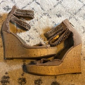 Guess wedges